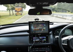 jlrtechshowcaseoverhorizonwarning01-resize-1221x814-crop-1140x814