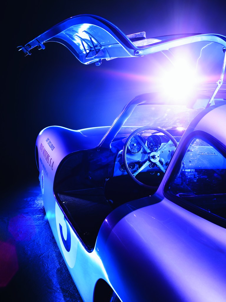 Die Unverwechselbarkeit und Schönheit des 300 SL (W 194) Rennwagen beruht wesentlich auf seinen Flügeltüren © René Staud